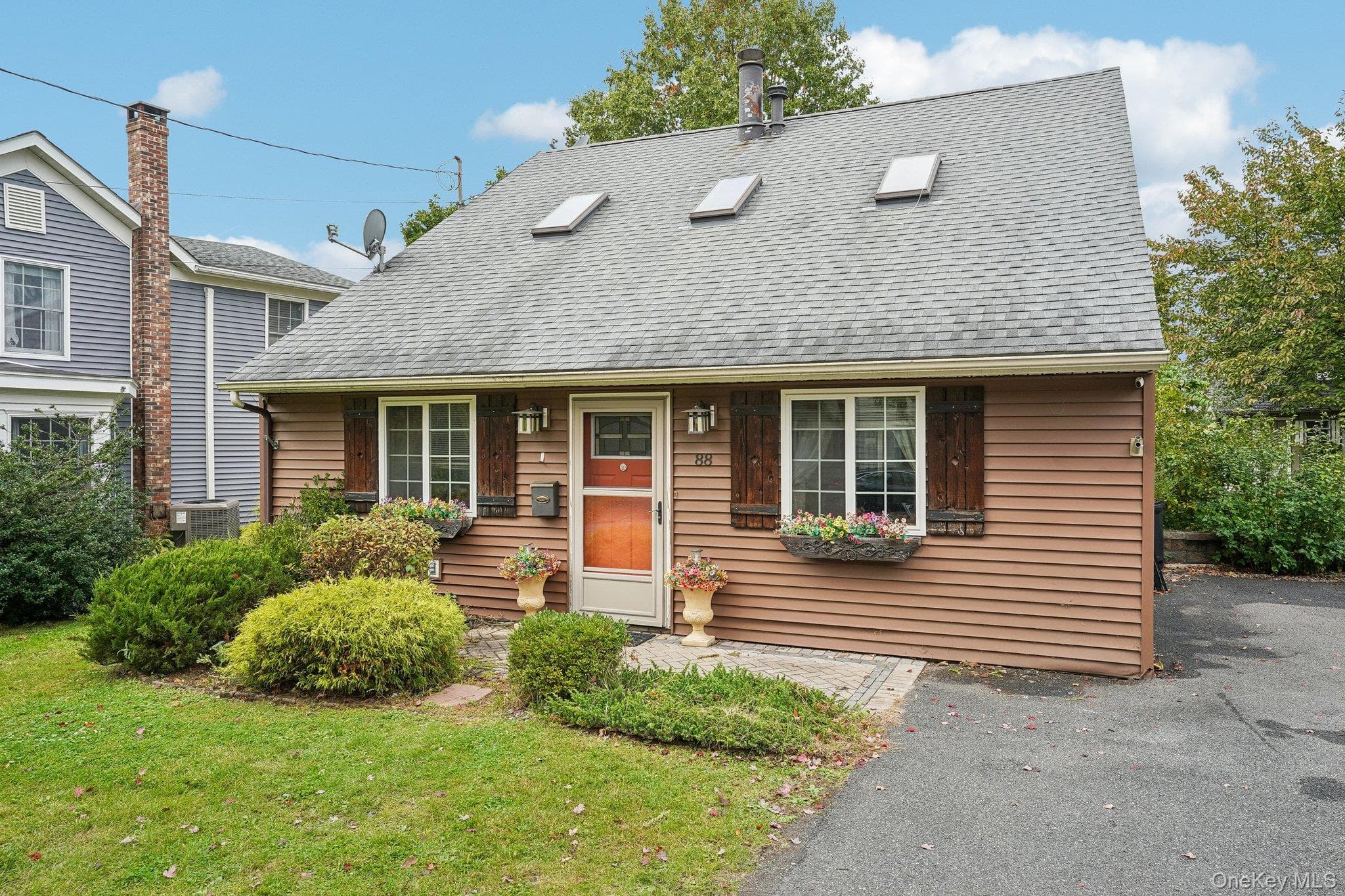 88 Golden Hill Avenue thumbnail 2