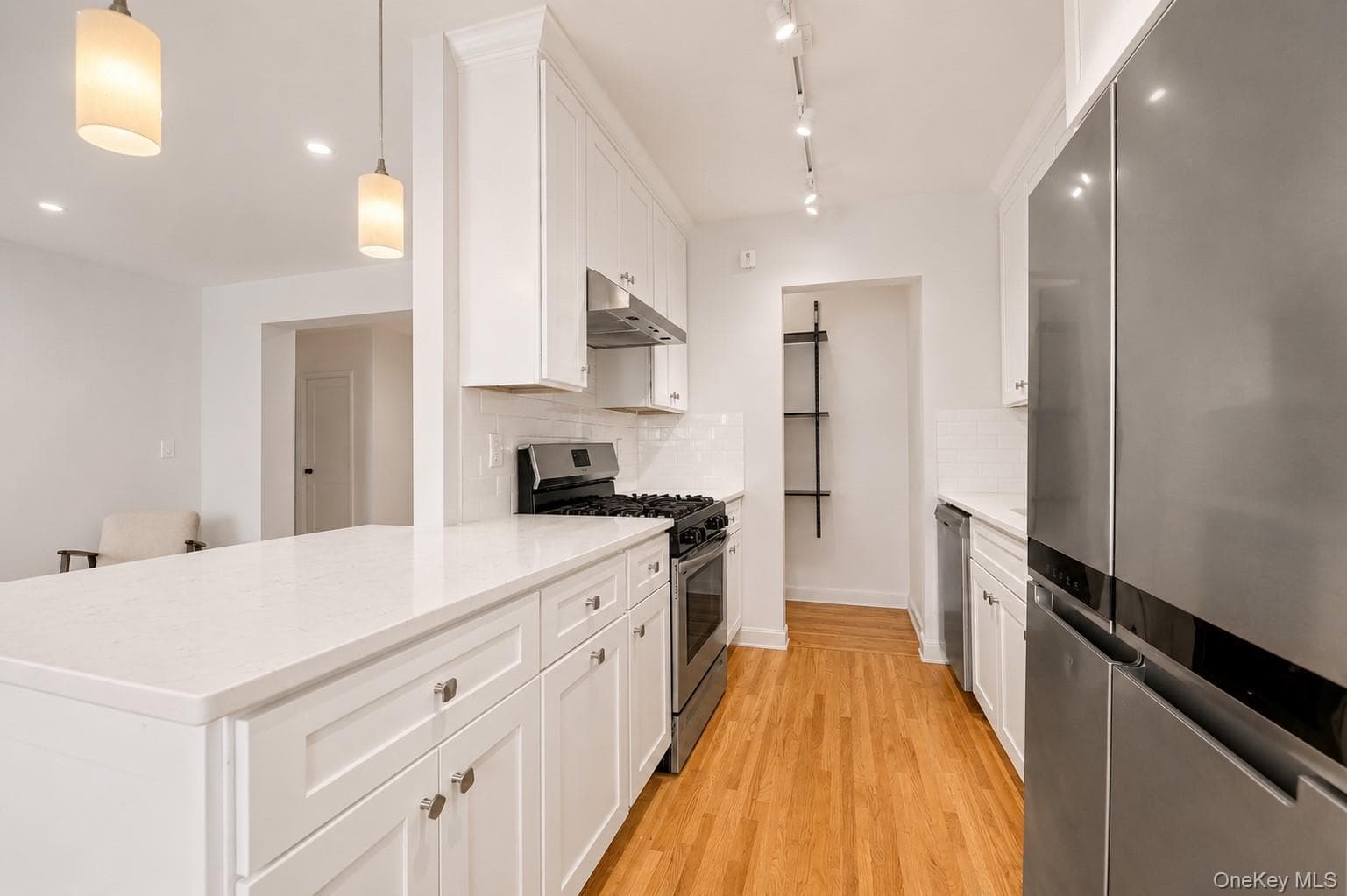 91 Van Cortlandt Avenue Unit: 6E thumbnail 4