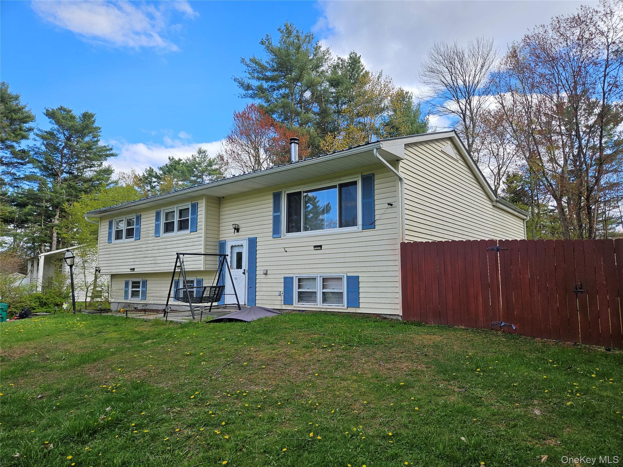 10 Hanover Drive thumbnail 2