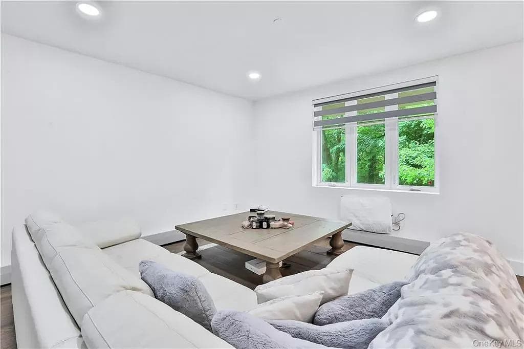 3368 Shore Parkway Unit: 2B thumbnail 3