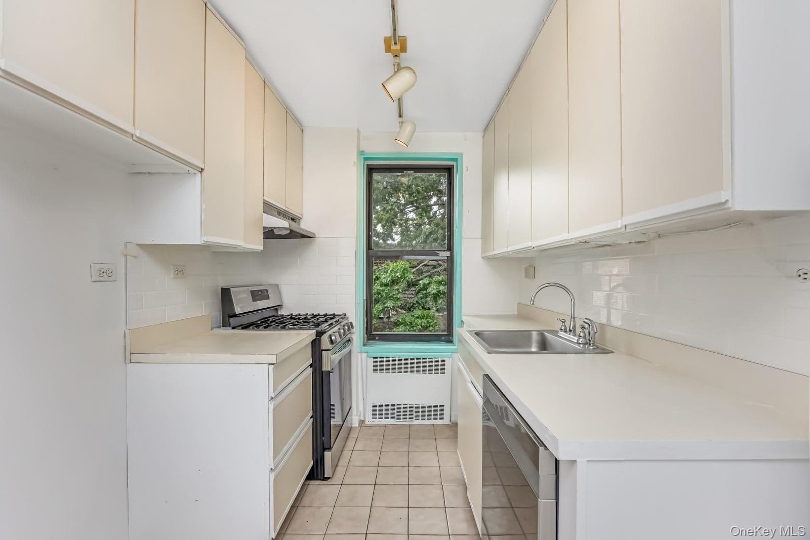 90-11 35th Avenue Unit: 6F thumbnail 10