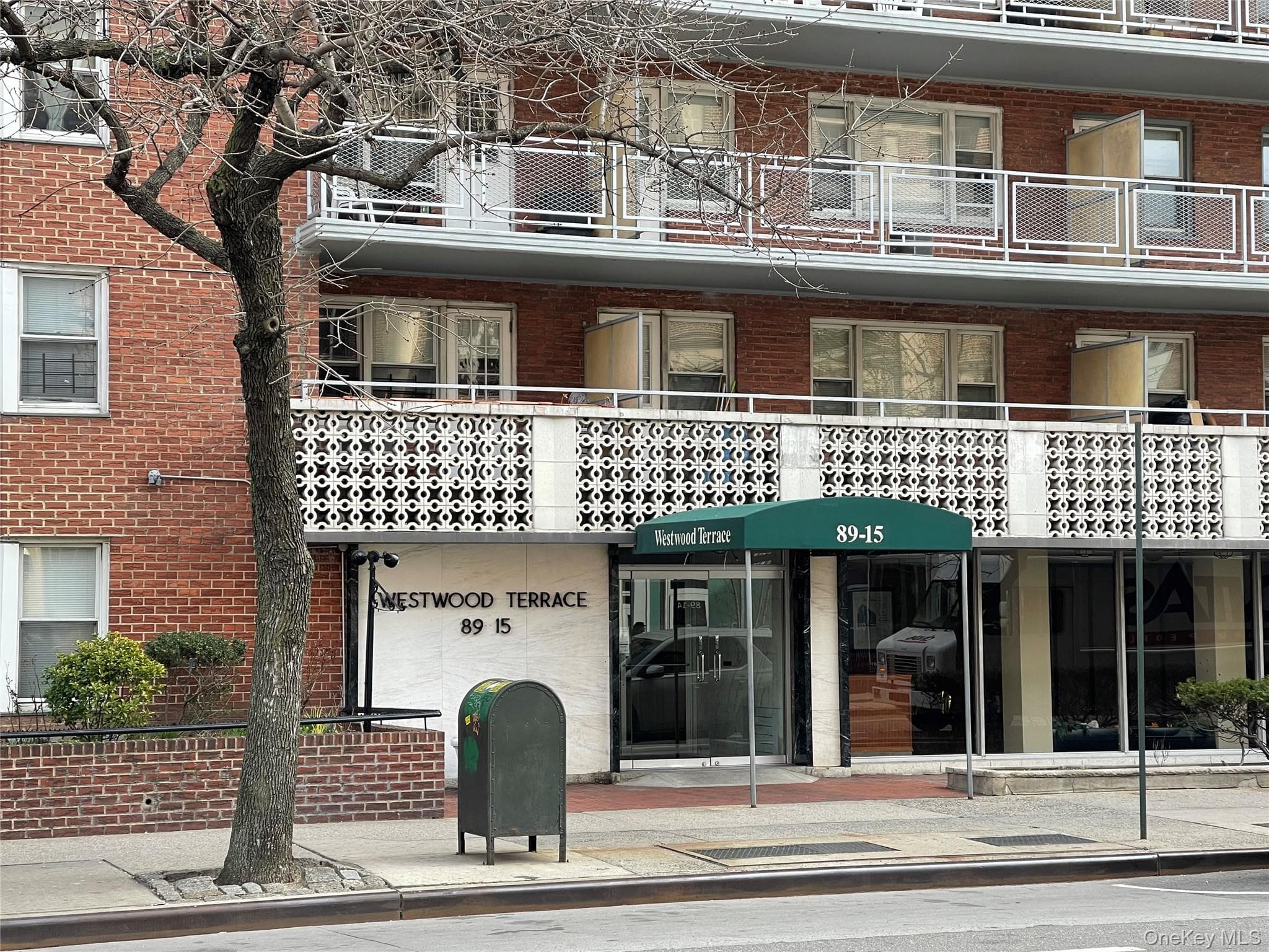 89-15 Parsons Boulevard Unit: 10M, Jamaica