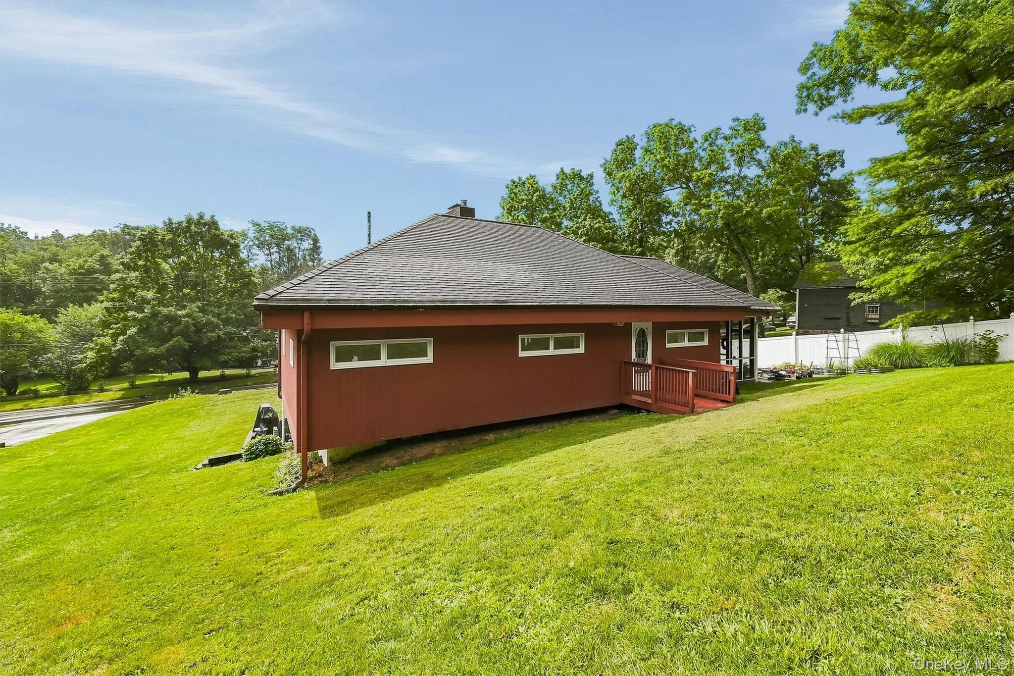 28 Maple Avenue thumbnail 35