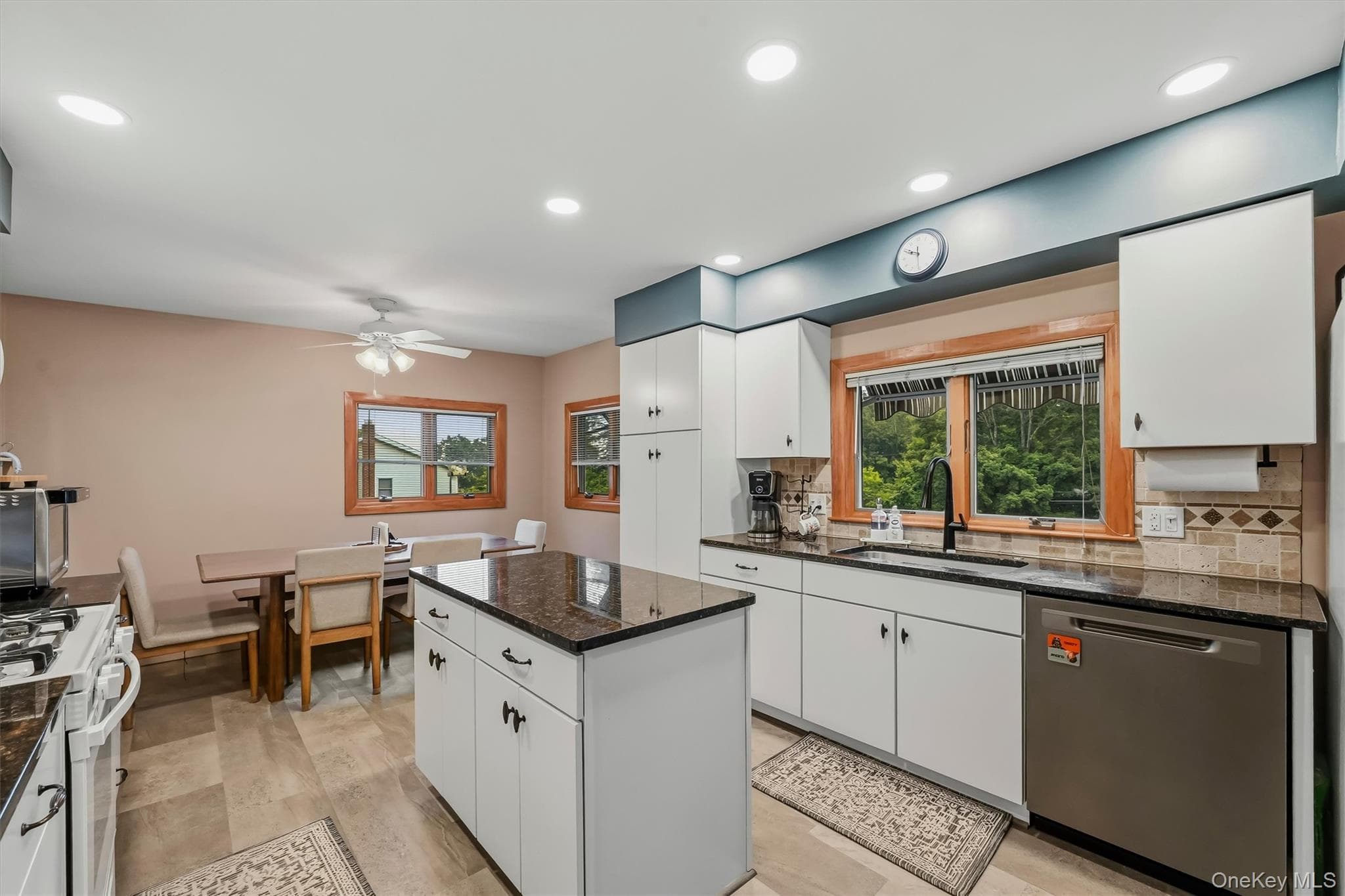 28 Maple Avenue thumbnail 9