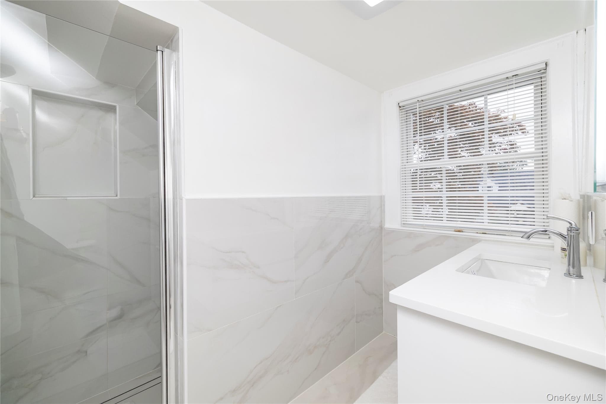 408 Jackson Avenue thumbnail 15