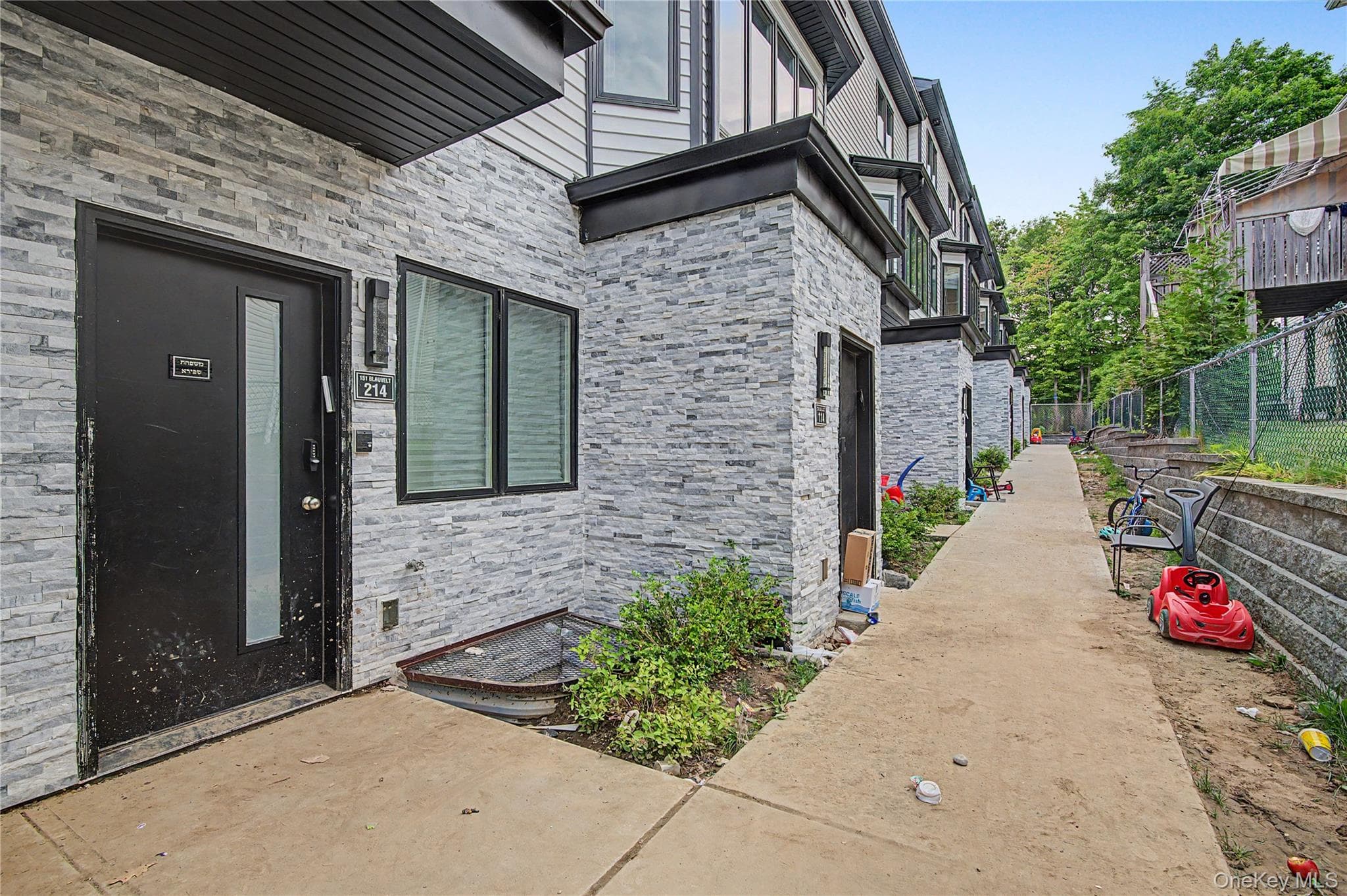 151 Blauvelt RD Unit: 214 thumbnail 2