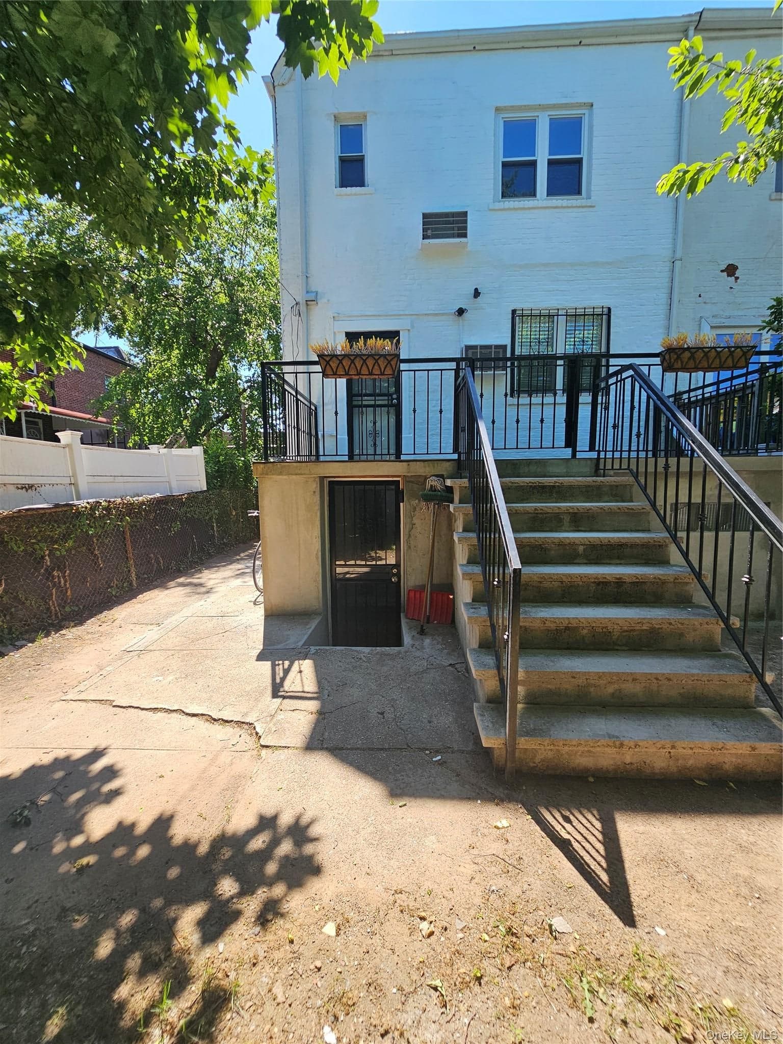 455 E 43rd Street thumbnail 20