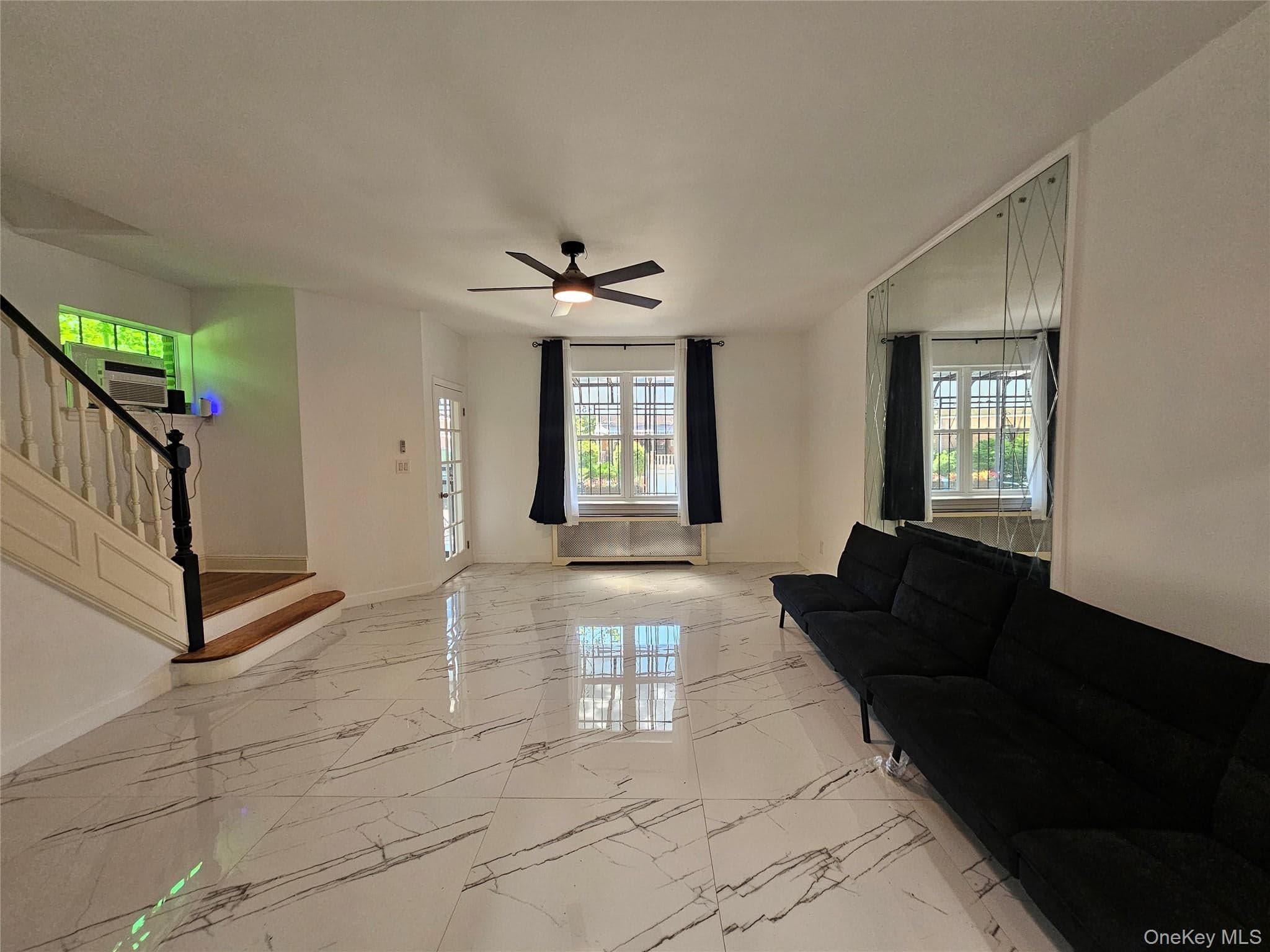 455 E 43rd Street thumbnail 3