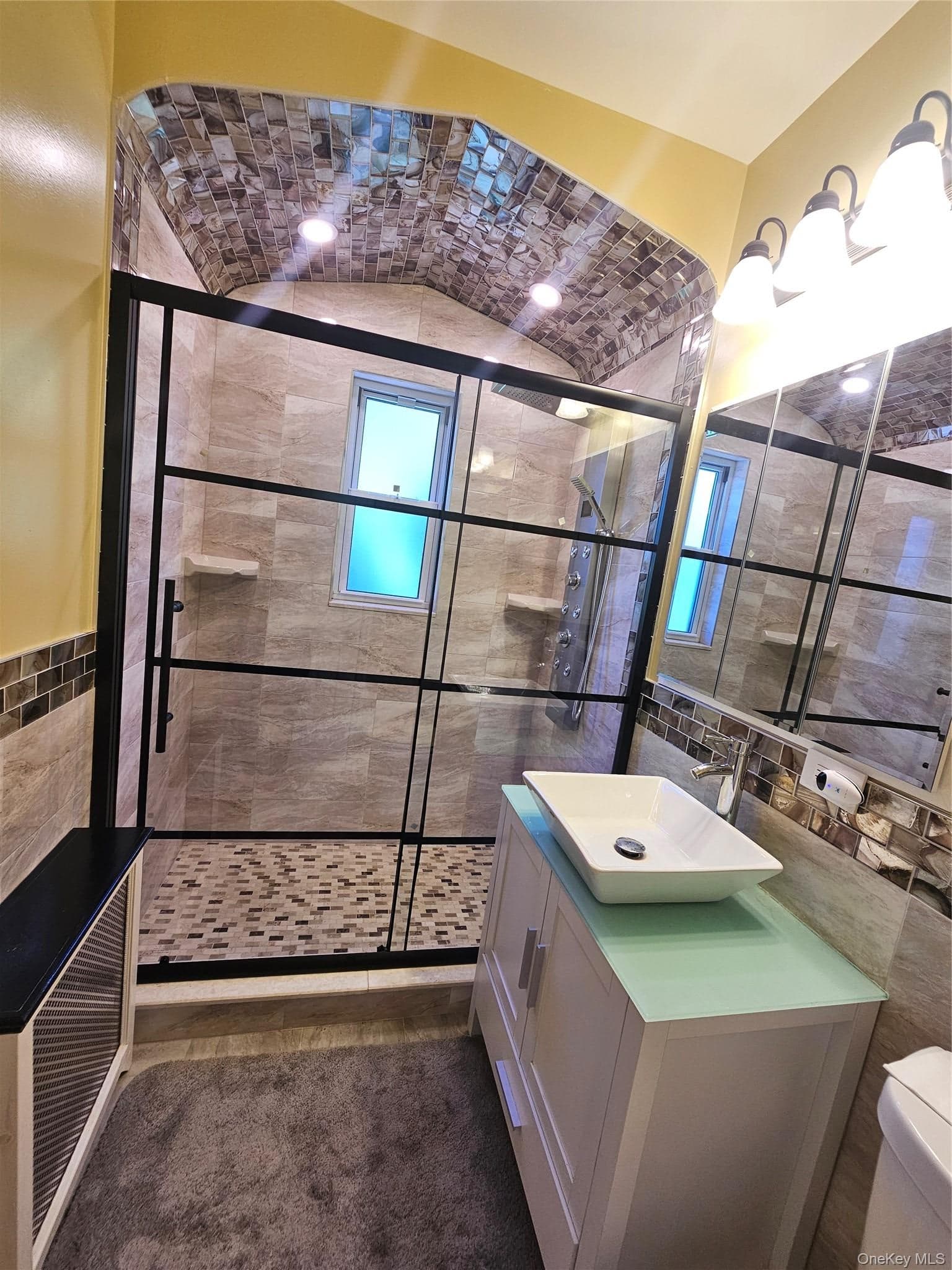 455 E 43rd Street thumbnail 13