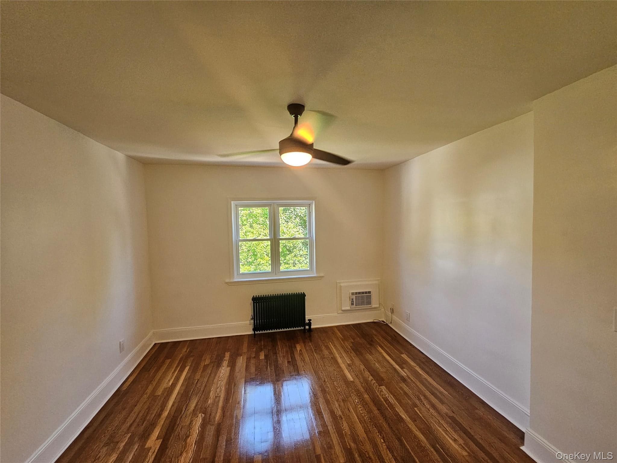 455 E 43rd Street thumbnail 11