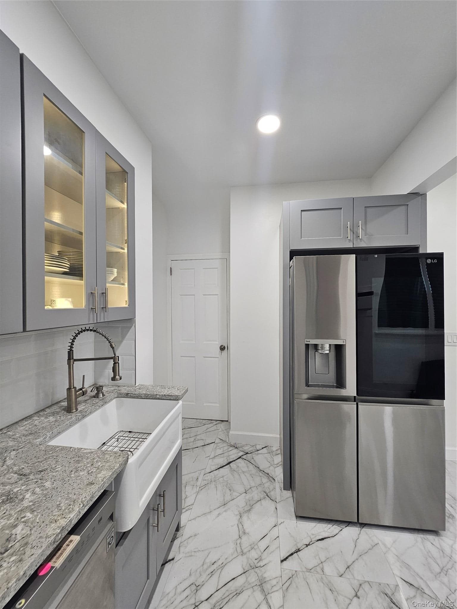 455 E 43rd Street thumbnail 6