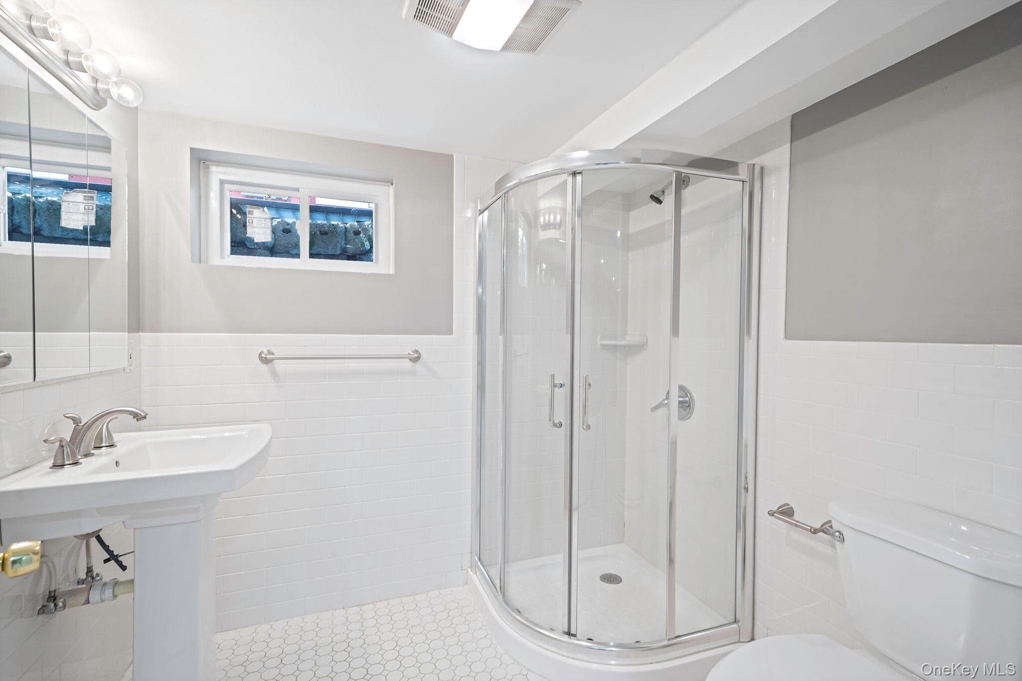 190 Albertson Place thumbnail 19
