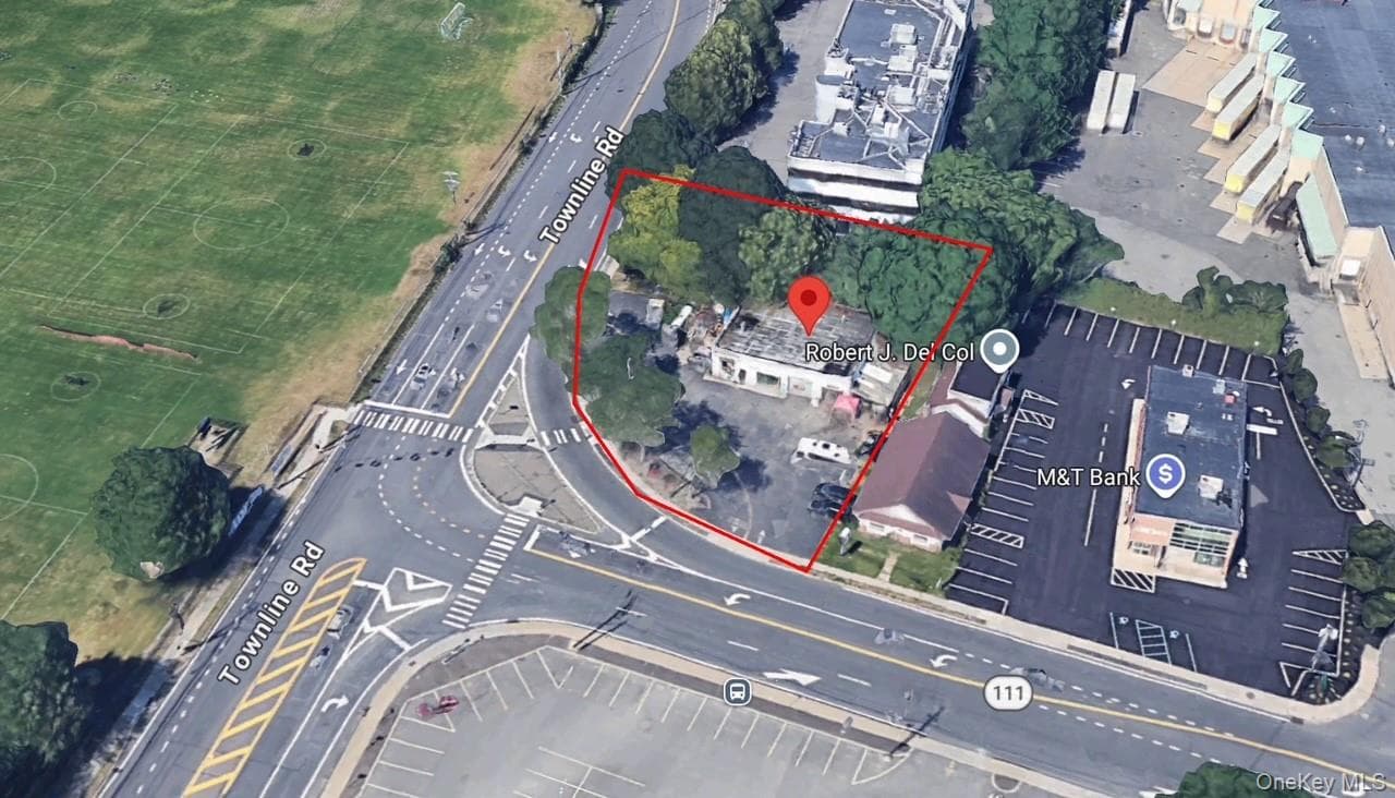 554 Hauppauge Road thumbnail 3