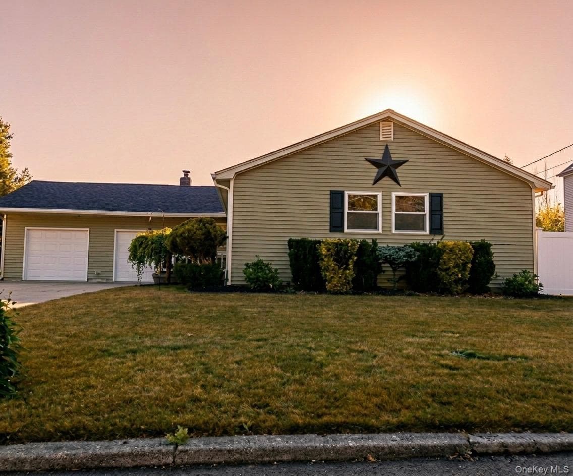 1458 Hummel Avenue, Holbrook