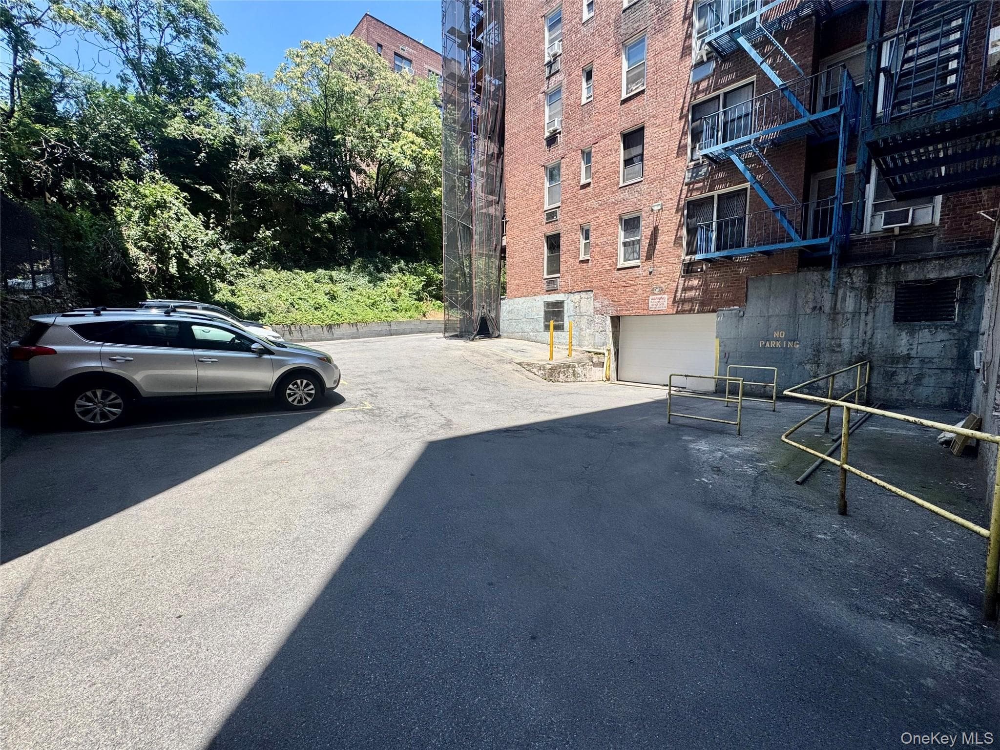 2661 Marion Avenue Unit: 2D thumbnail 9