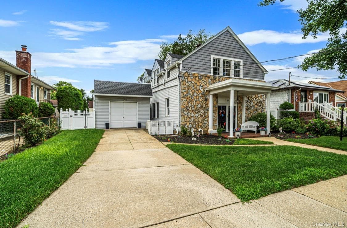 17 Oxford Street, Malverne