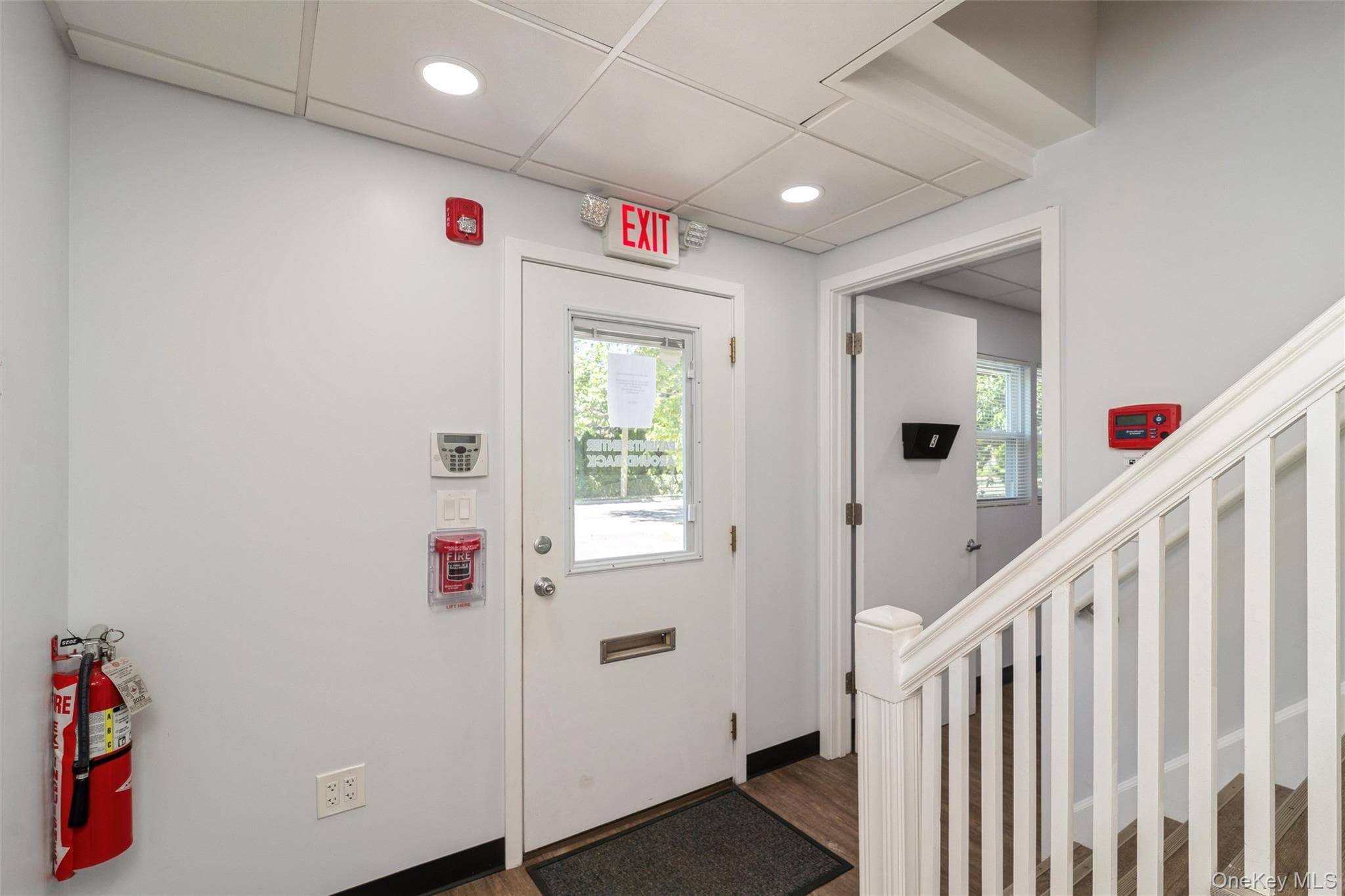976 Roanoke Avenue thumbnail 25