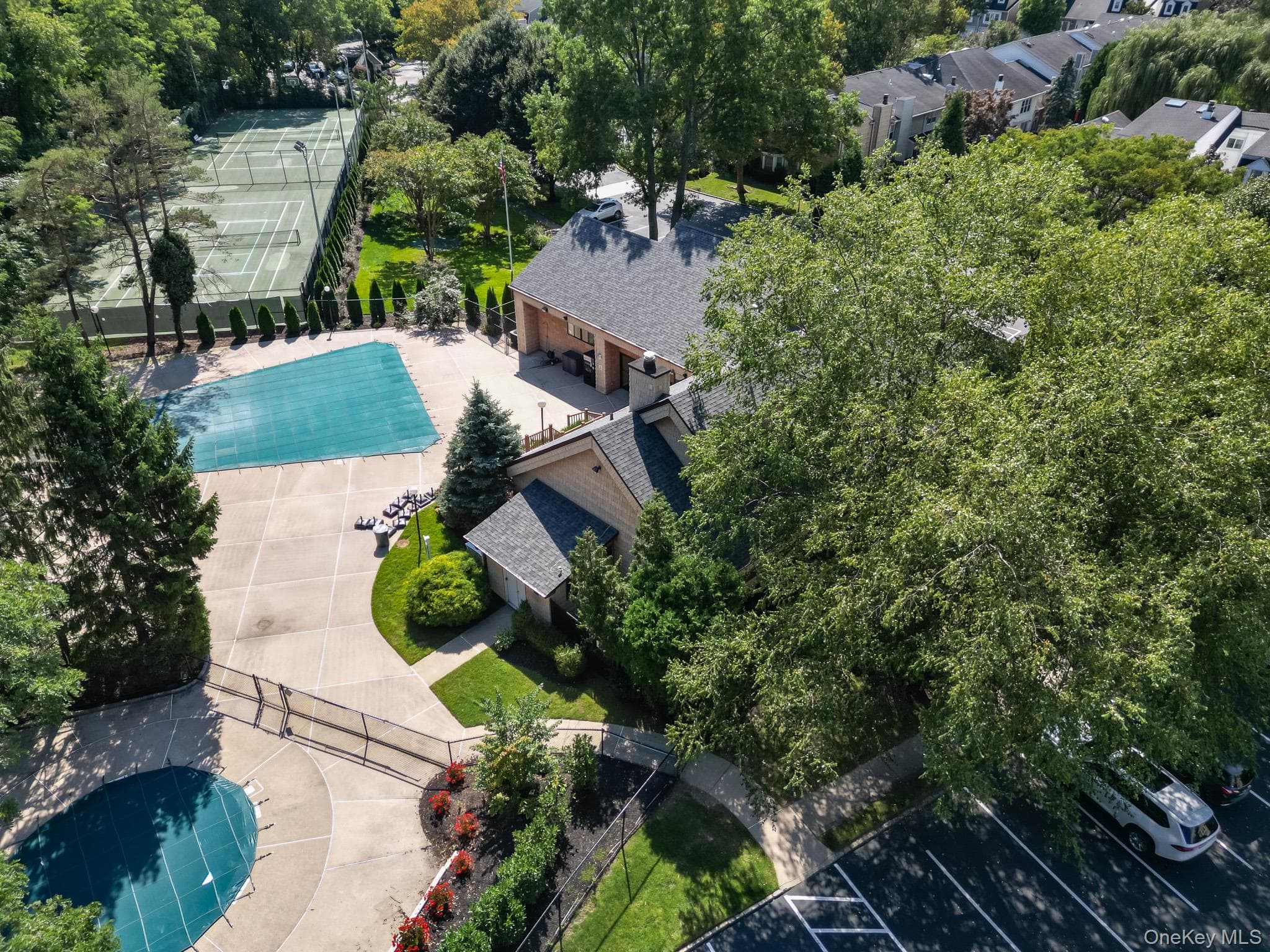 105 Glen Way thumbnail 32