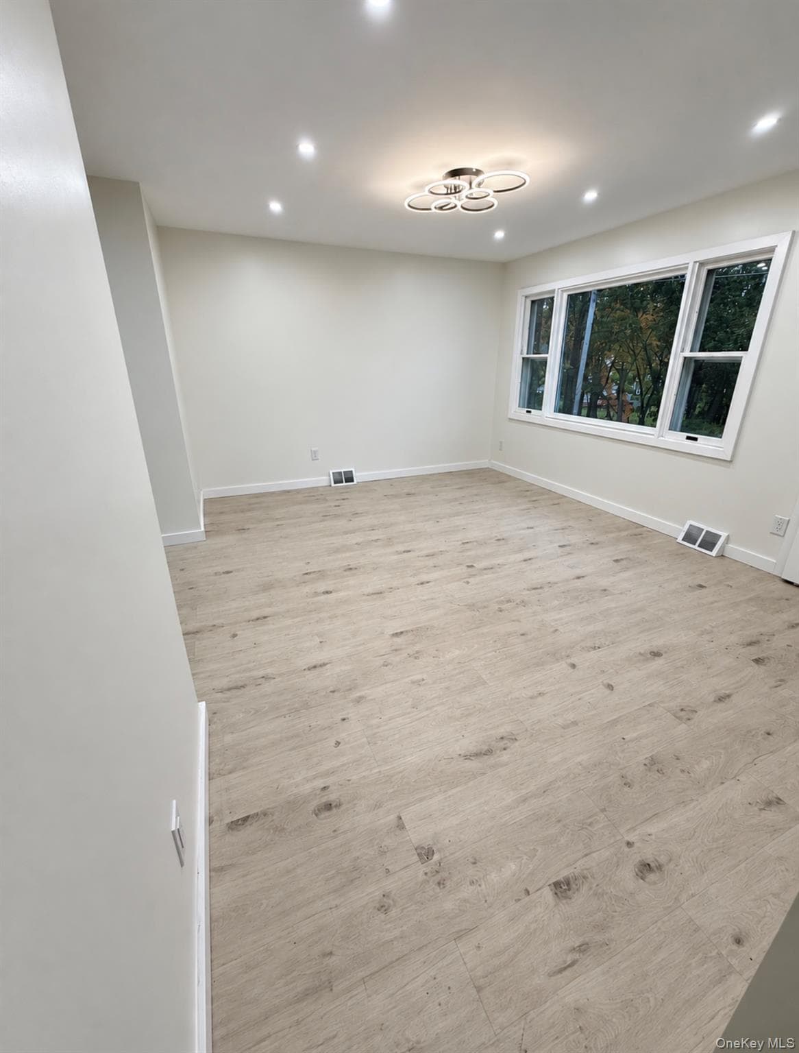 19 Judd Place thumbnail 9