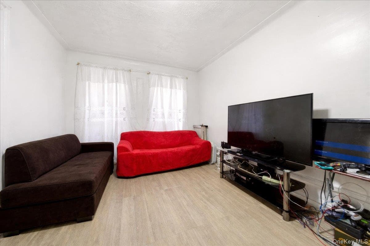 1974 Lafontaine Avenue Unit: 2E thumbnail 4