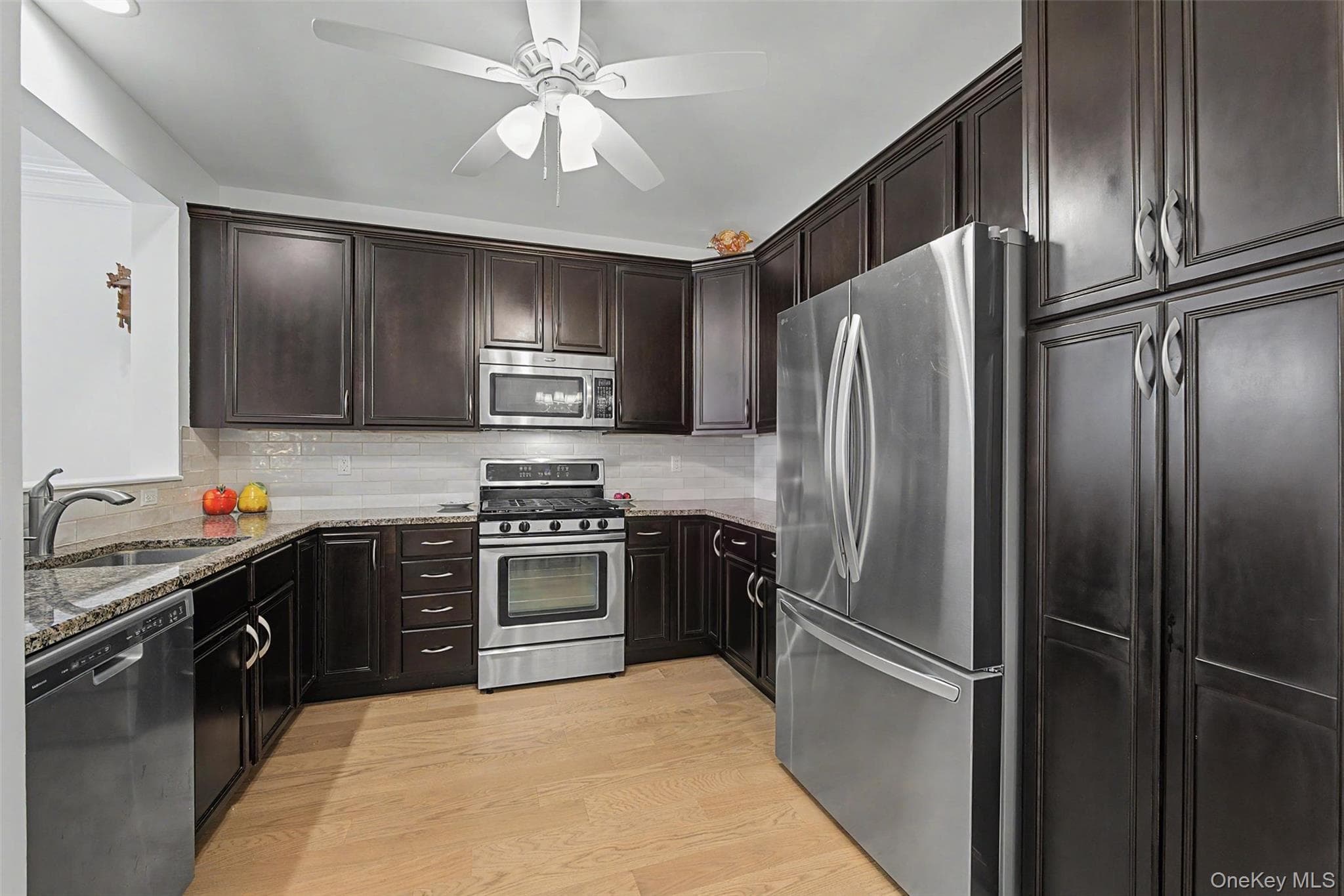 2806 Bennington Drive thumbnail 10
