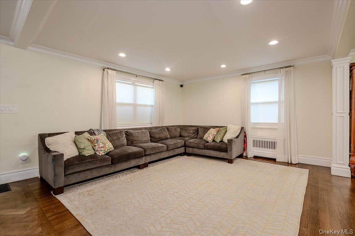 634 Jarvis Avenue thumbnail 4