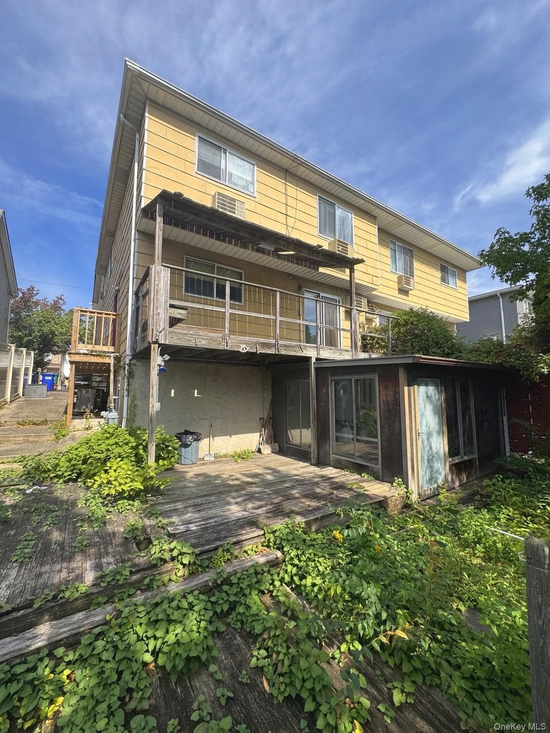 886 Rensselaer Avenue thumbnail 6