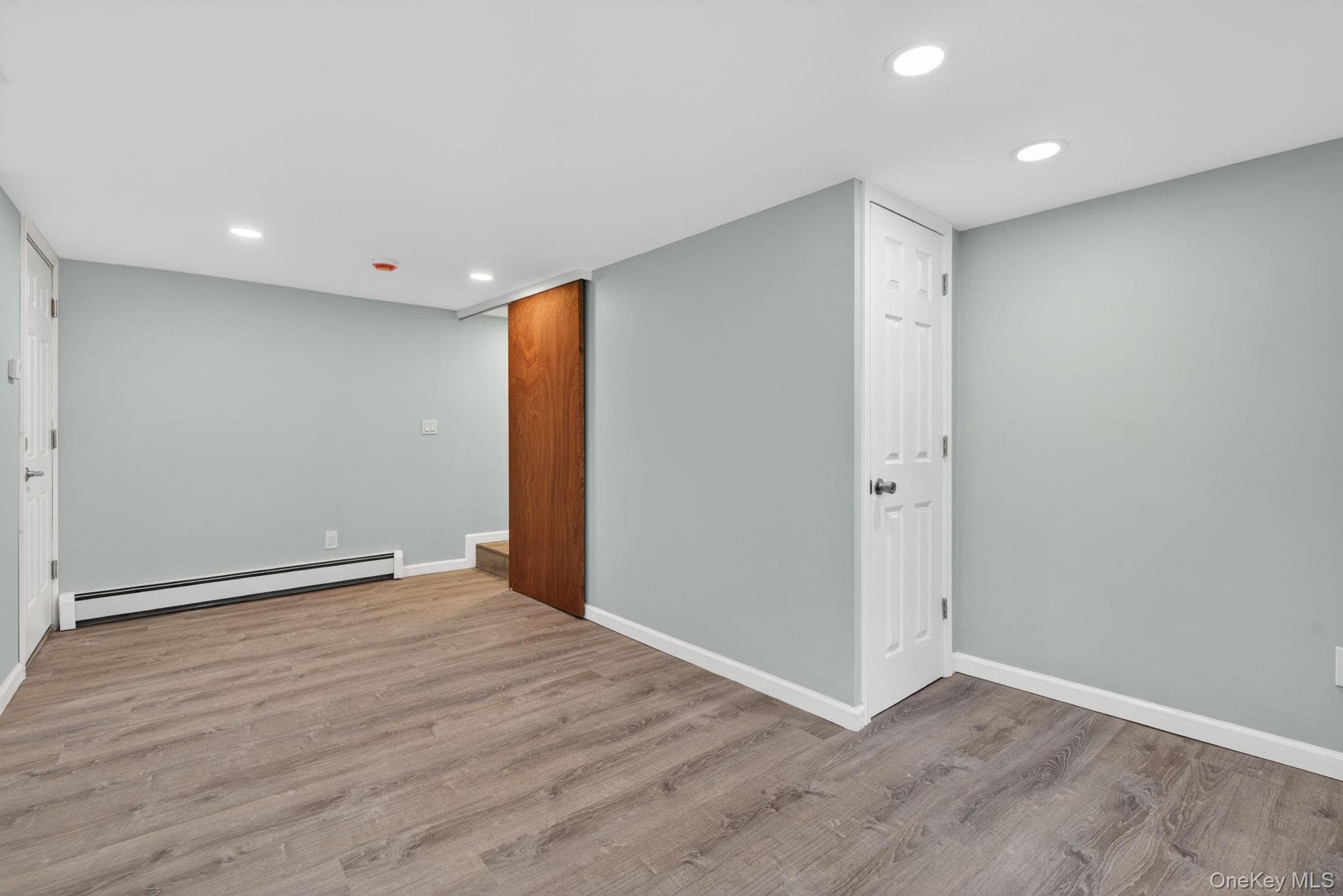 152 N Clinton Street thumbnail 16