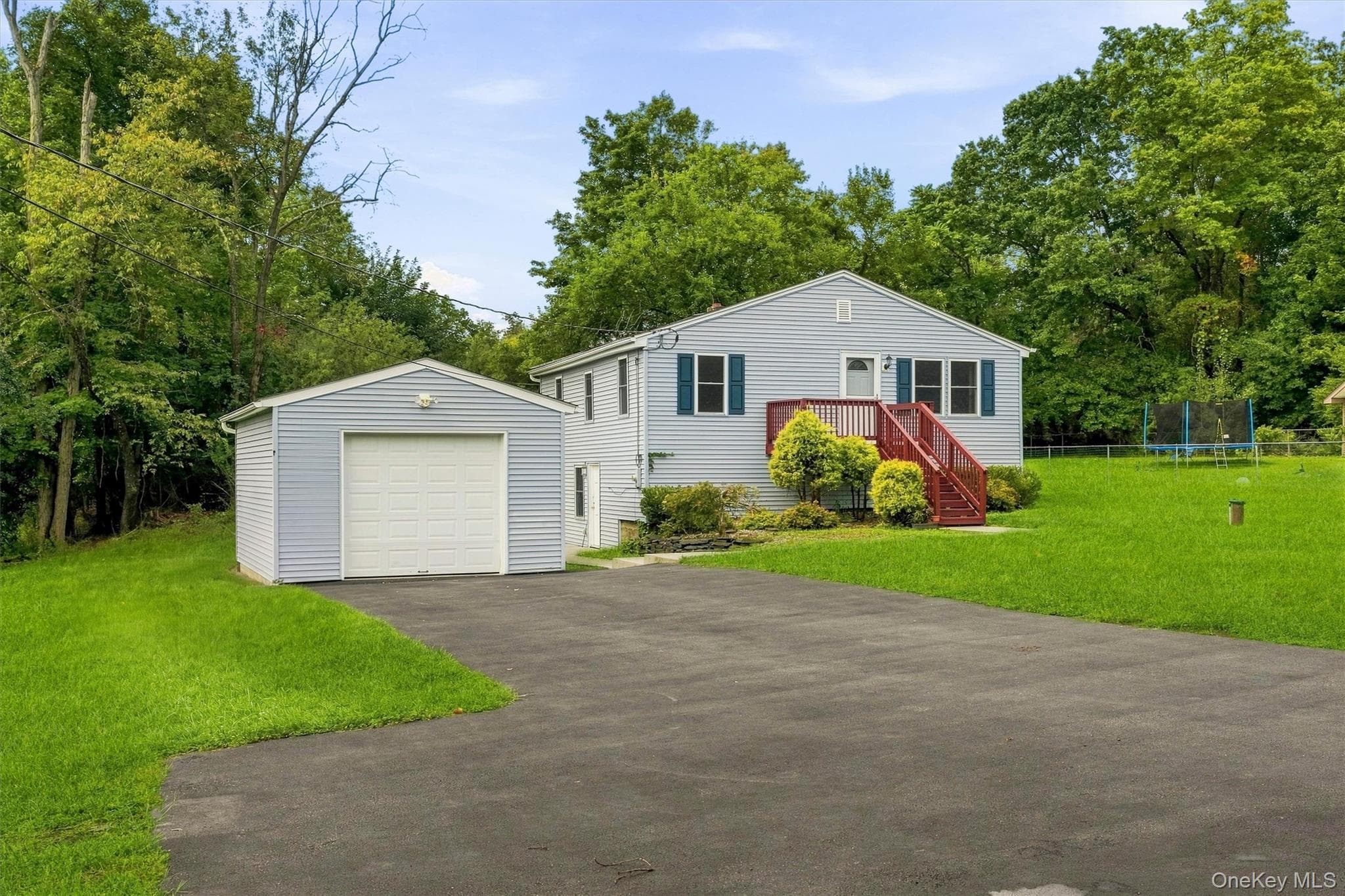 11 Strack Road thumbnail 2