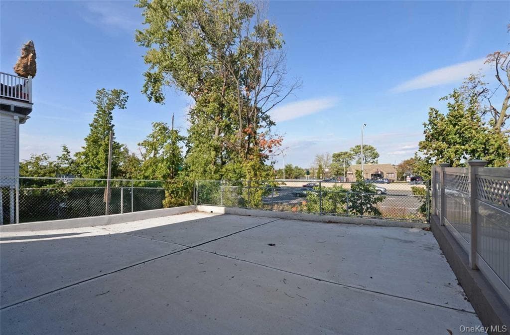 10647 Ditmars Boulevard thumbnail 14