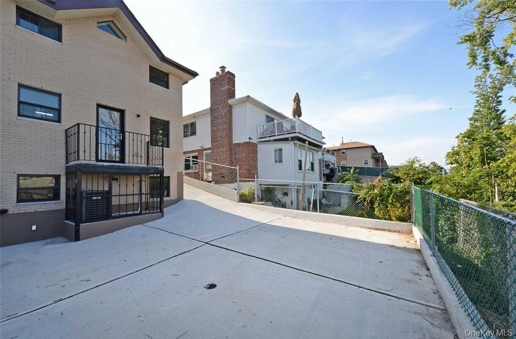 10647 Ditmars Boulevard thumbnail 13