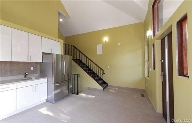 10647 Ditmars Boulevard thumbnail 5