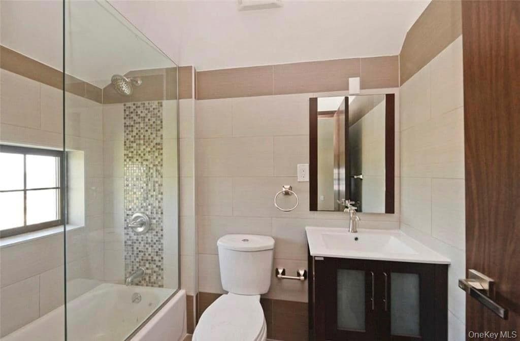 10647 Ditmars Boulevard thumbnail 9
