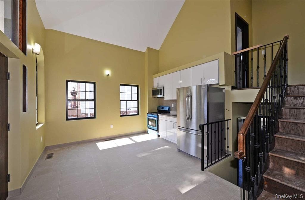 10647 Ditmars Boulevard thumbnail 4