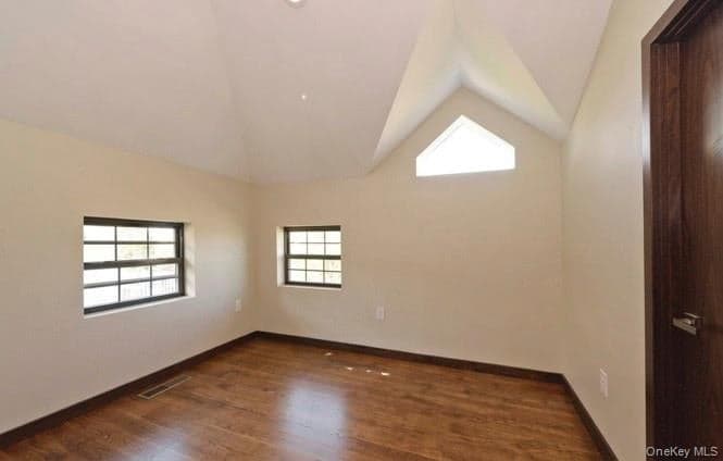 10647 Ditmars Boulevard thumbnail 7