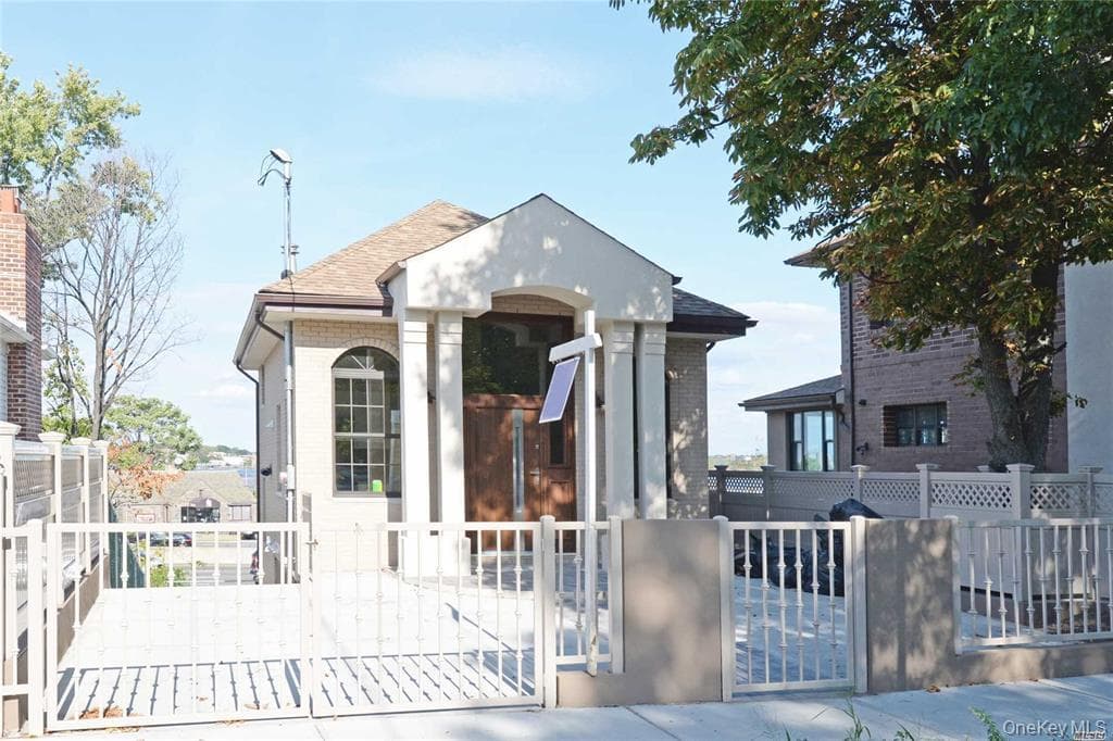 10647 Ditmars Boulevard, East Elmhurst