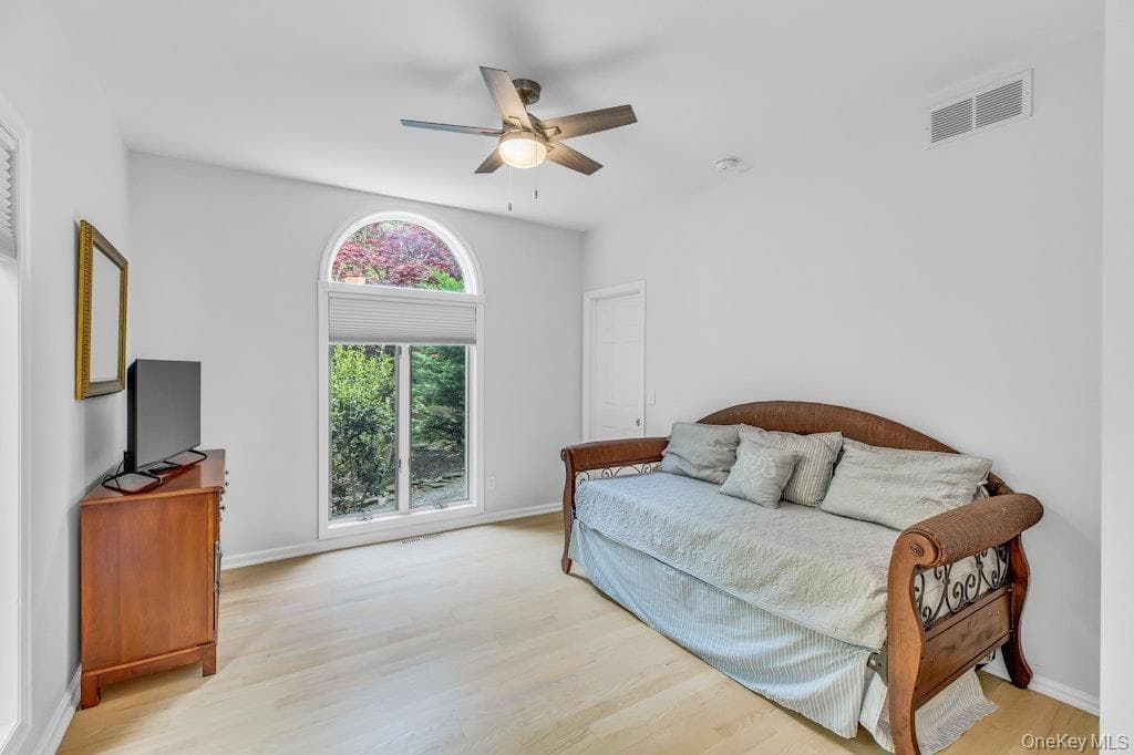 3645 and 3651 Soundview Avenue thumbnail 15
