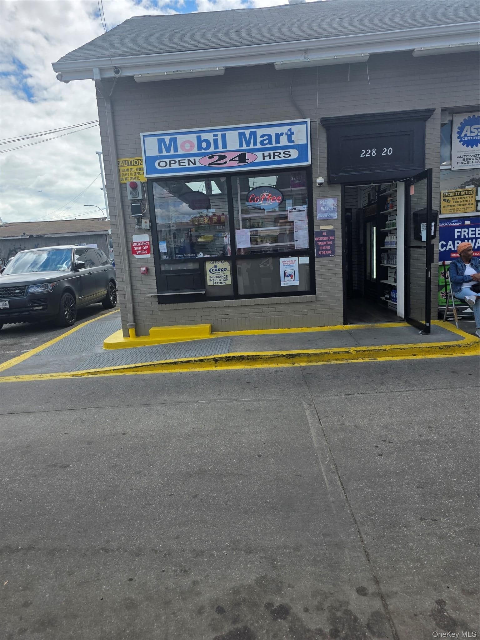 22820 Merrick Boulevard thumbnail 3