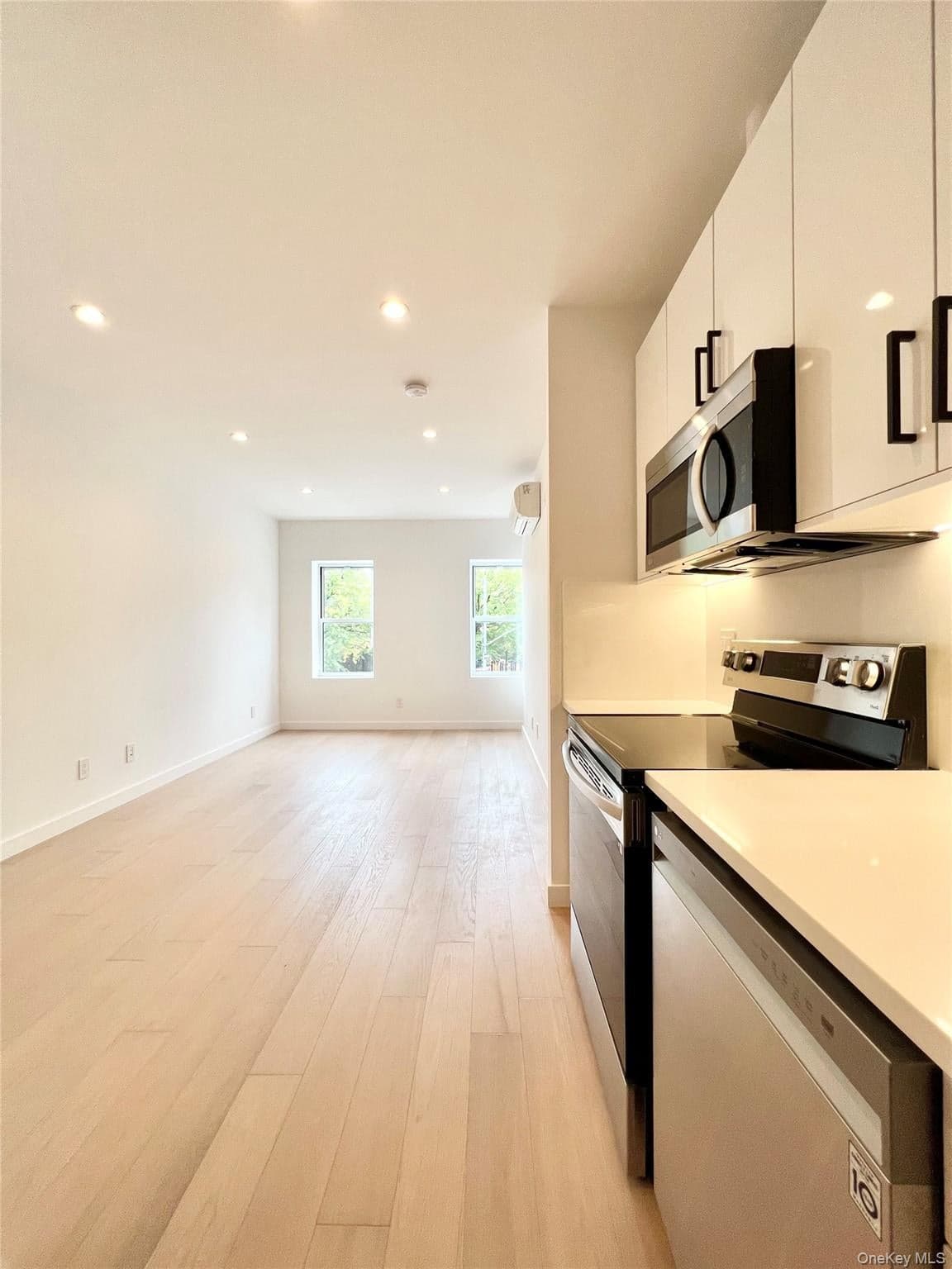 427 Metropolitan Avenue thumbnail 9