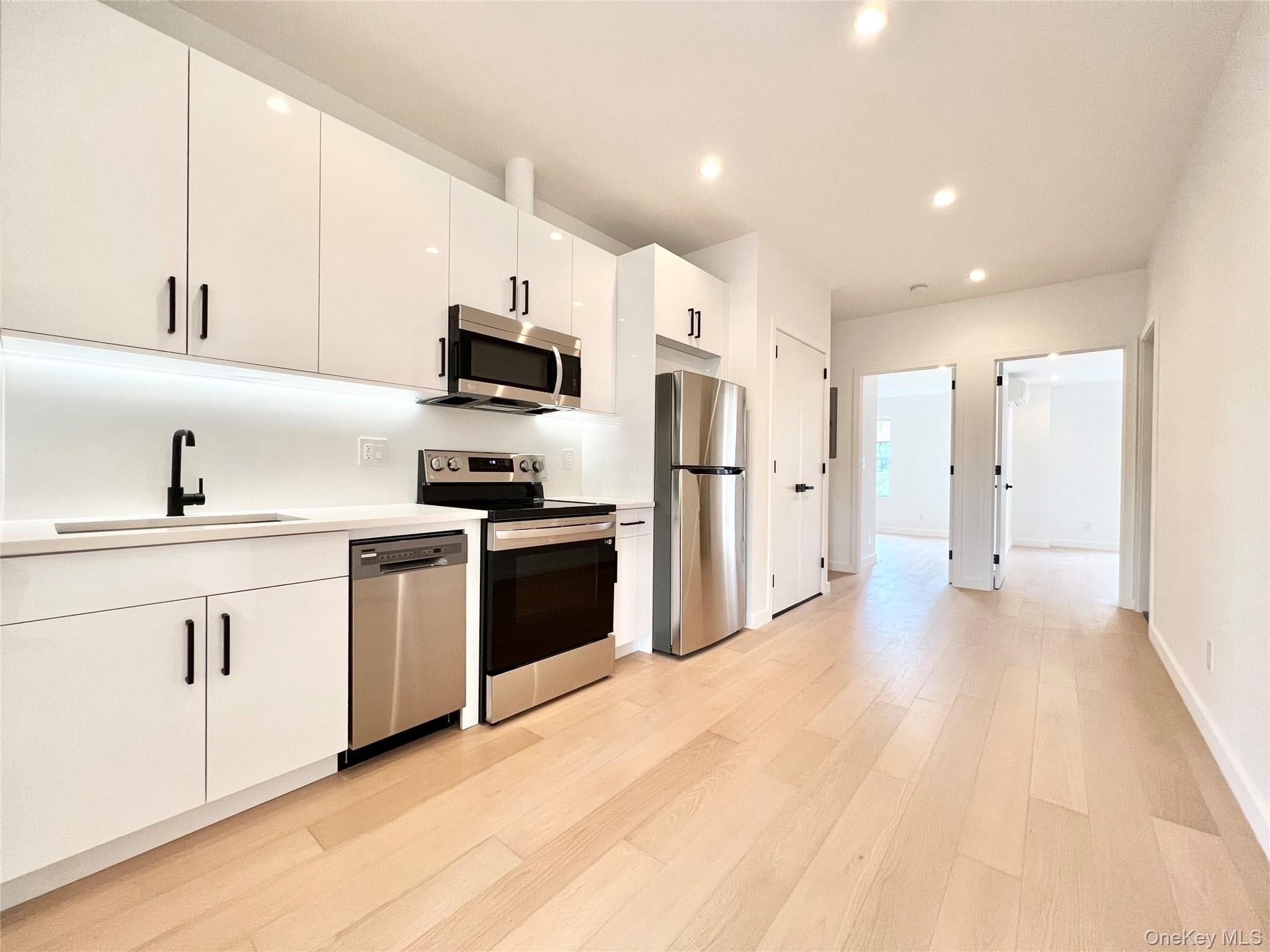 427 Metropolitan Avenue thumbnail 10