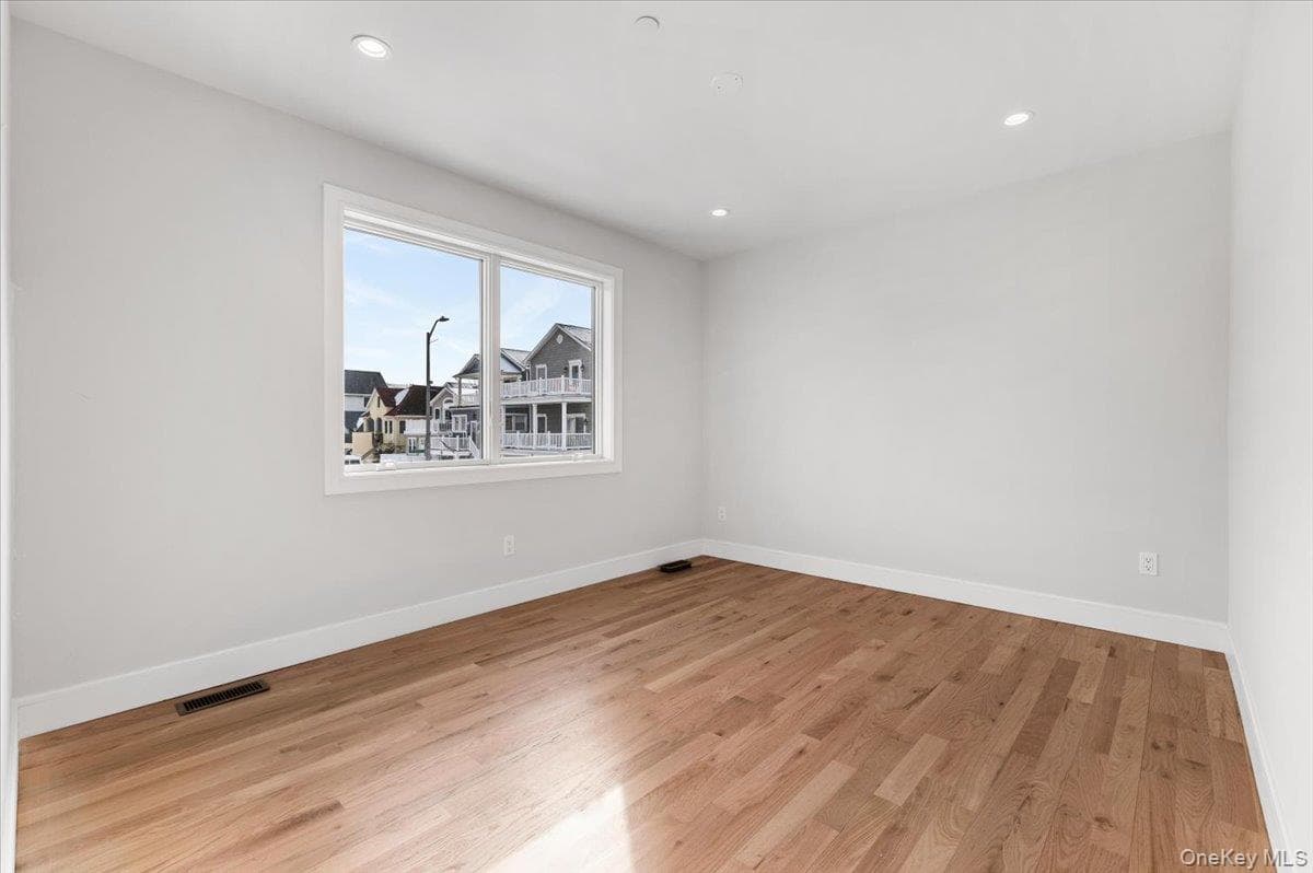 56 Oregon Street thumbnail 16
