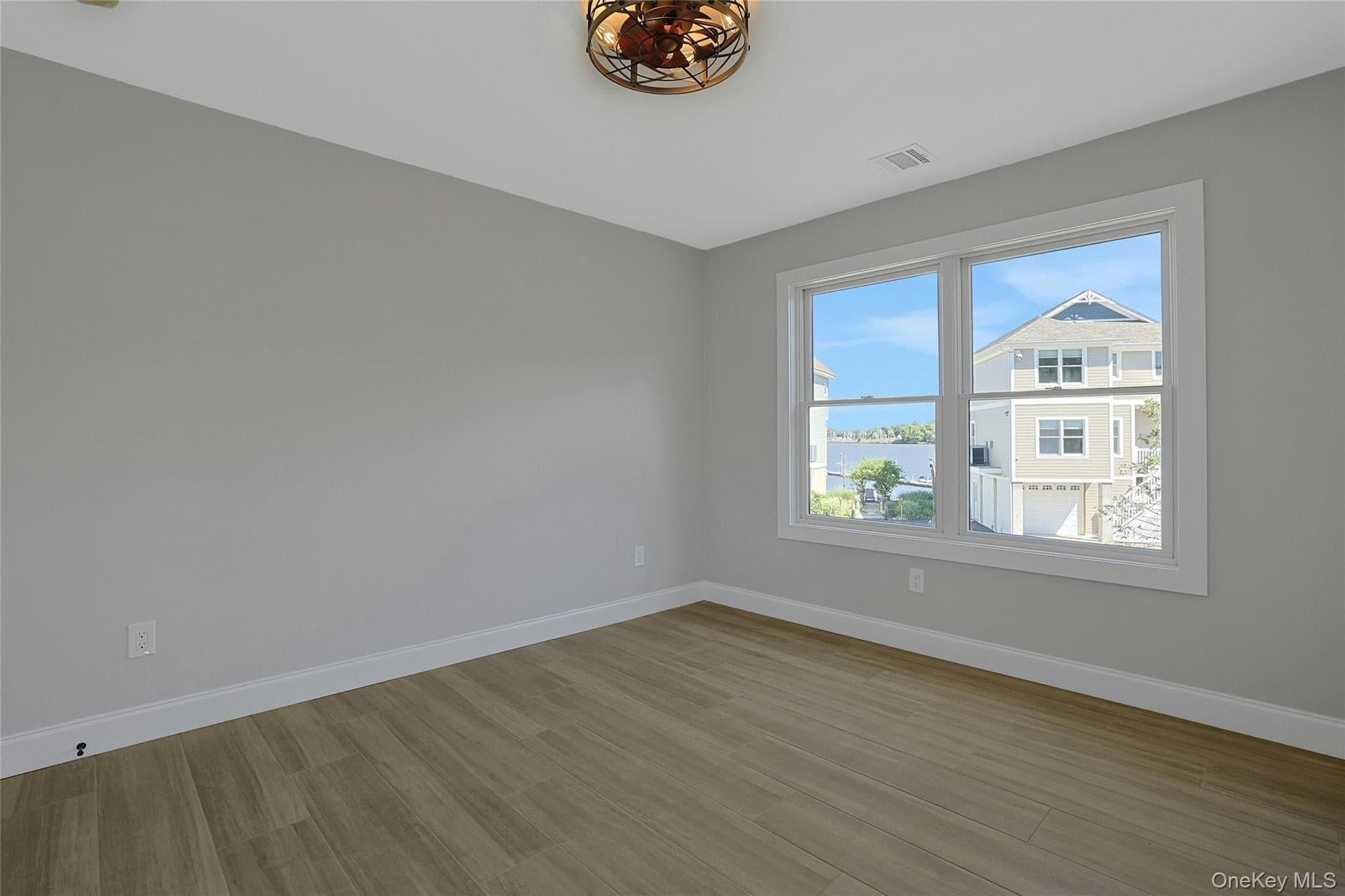 74 Beach Road thumbnail 37