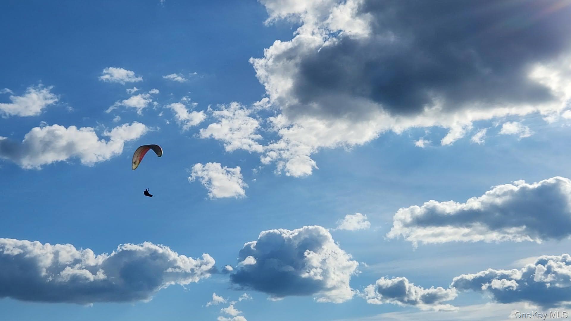 80 Hang Glider Road thumbnail 6
