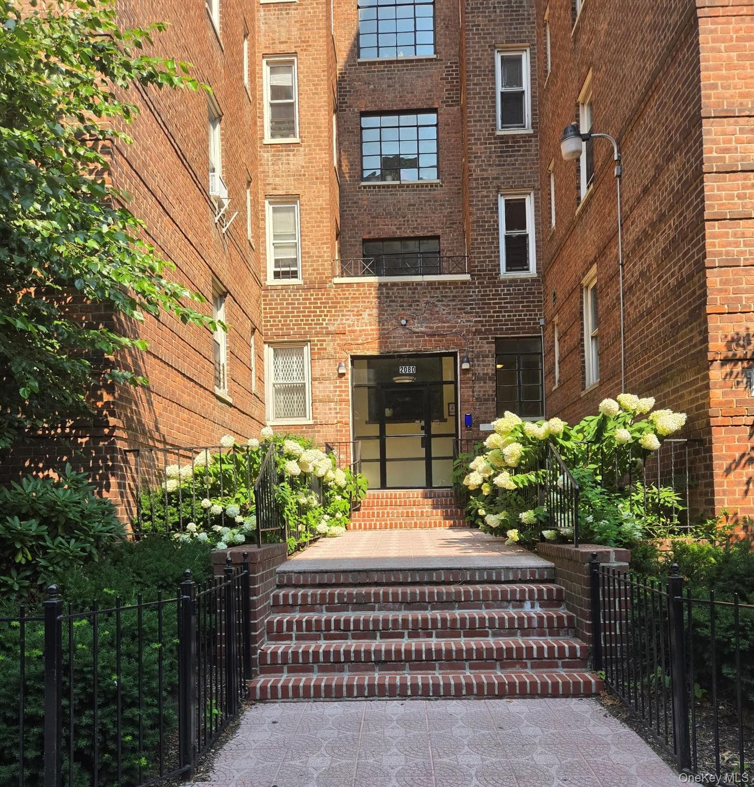 2080 Barnes Avenue Unit: 5B thumbnail 4