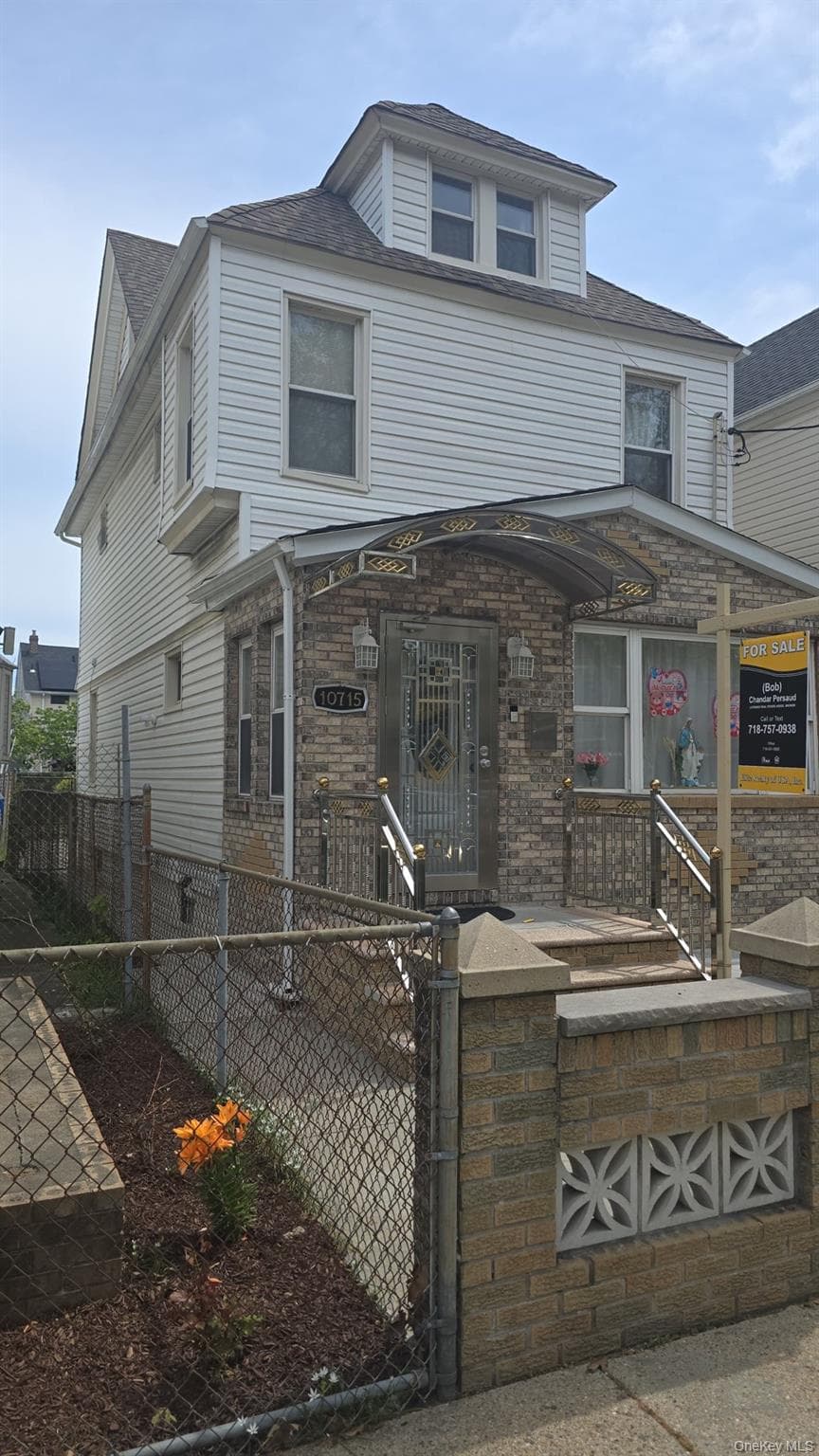 10715 Lefferts Boulevard, Richmond Hill