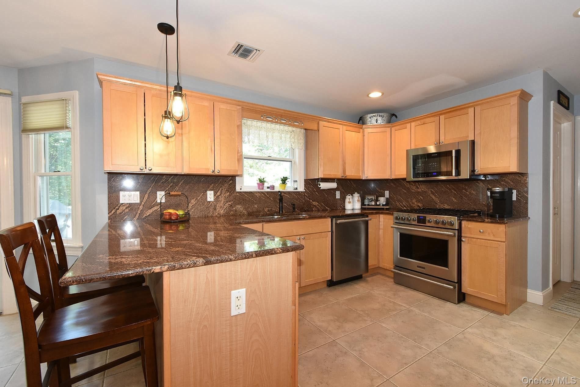 230 W Woodland Drive thumbnail 7