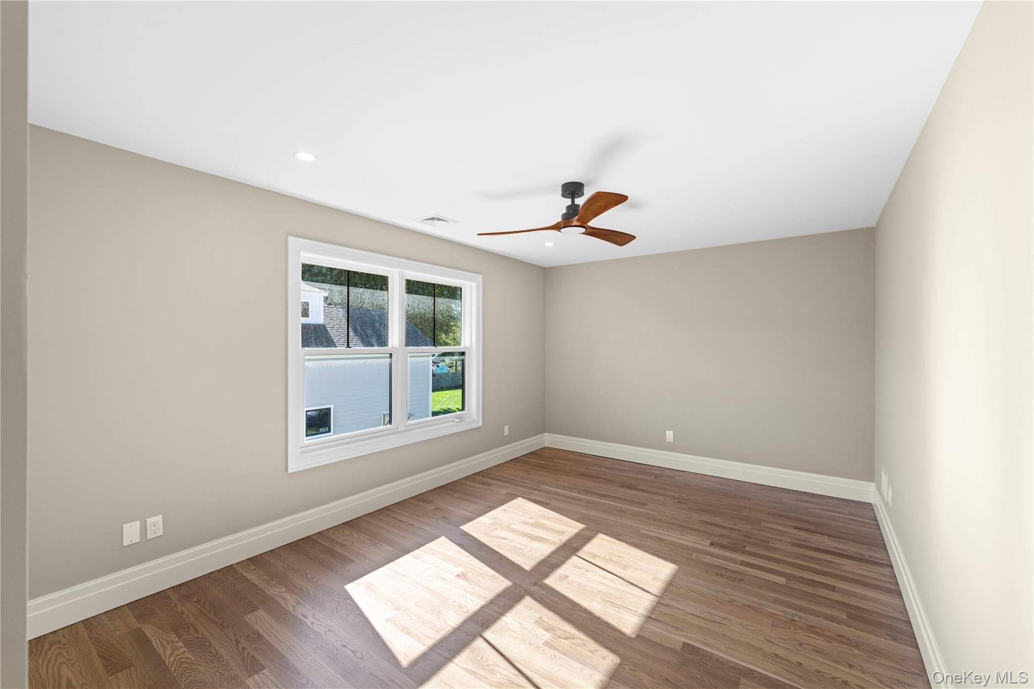 53 S Phillips Avenue thumbnail 16