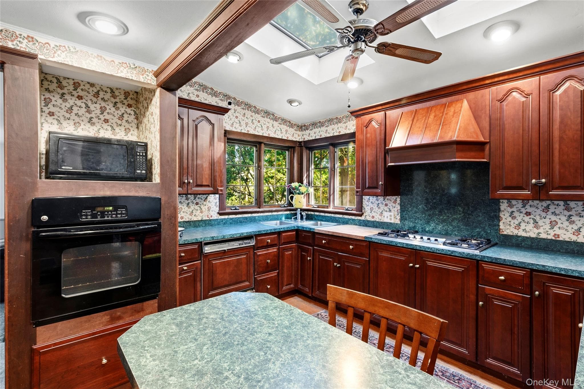 650 Grove Drive thumbnail 9