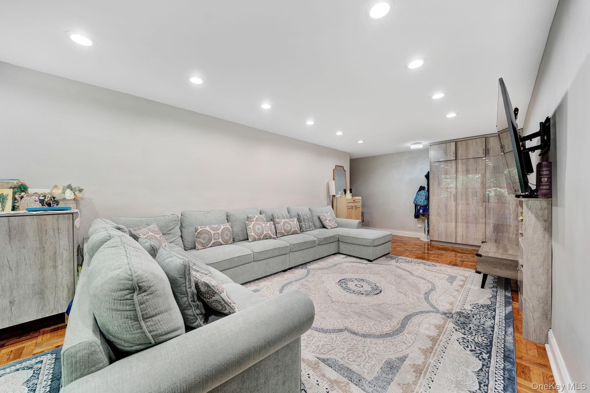 75-34 Bell Boulevard Unit: 1E thumbnail 4
