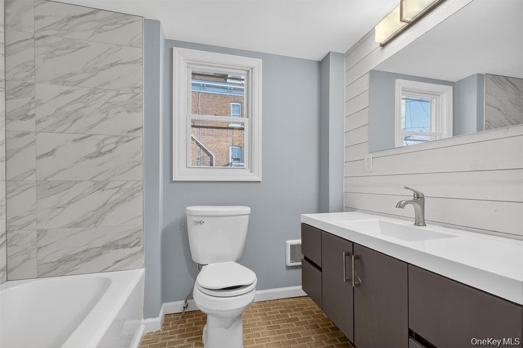 27 Spruce Street thumbnail 5